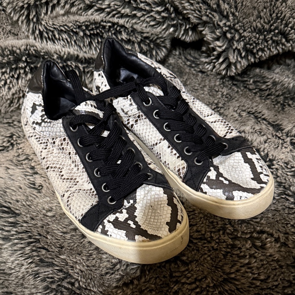 Stylish Black and White Snake Print Sneakers